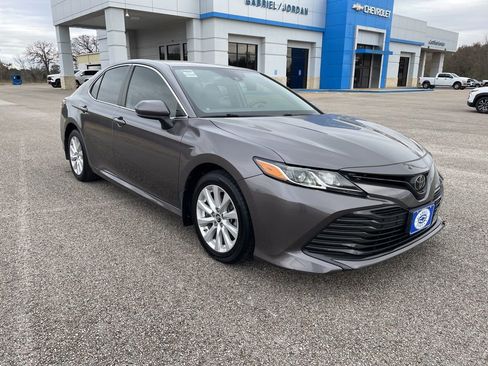 Used 2019 Toyota Camry LE image 7