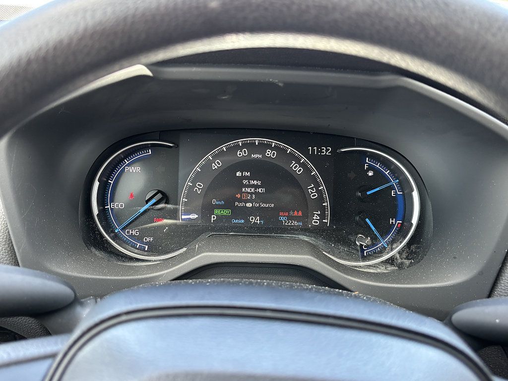 Used 2025 Toyota RAV4 LE AWD/4WD image 13