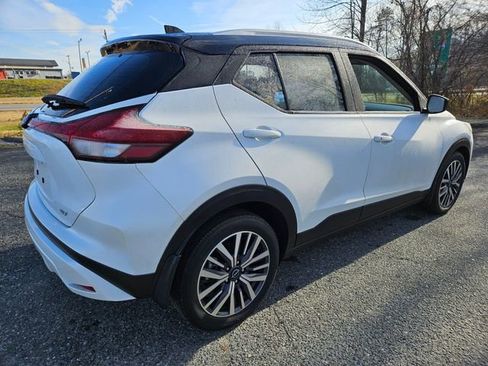 Used 2023 Nissan Kicks SV image 7