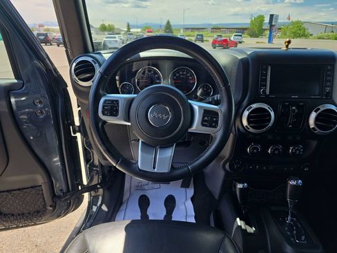Used 2017 Jeep Wrangler Unlimited Rubicon AWD/4WD image 16