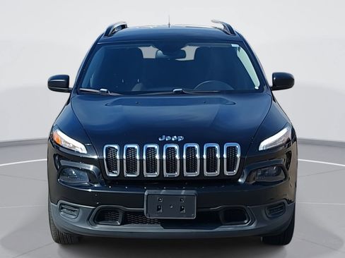 Used 2016 Jeep Cherokee Sport image 2