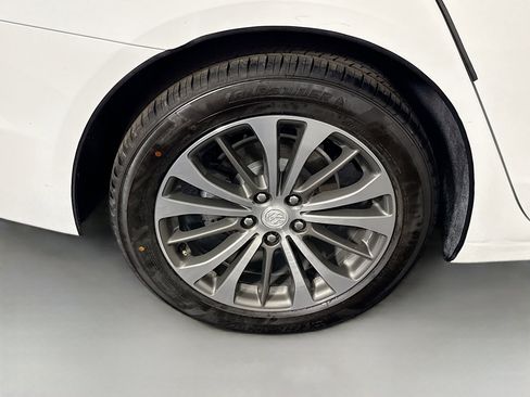 Used 2017 Buick LaCrosse Essence image 33