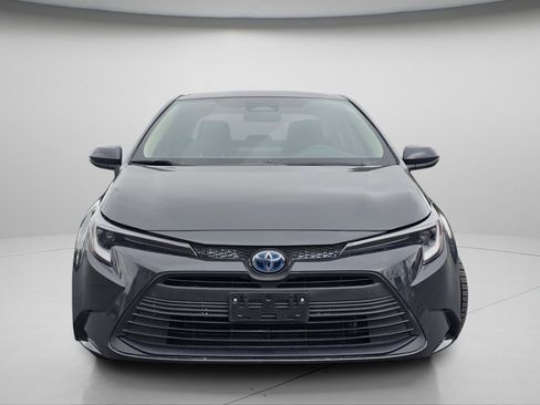 Used 2024 Toyota Corolla LE FWD image 3