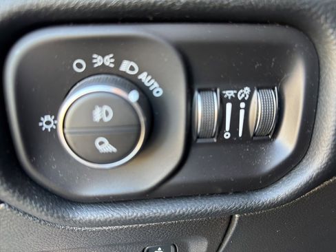 Used 2022 RAM 1500 Laramie image 9