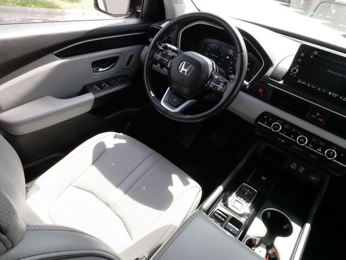 Used 2024 Honda Pilot Elite image 9