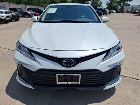 Used 2024 Toyota Camry XLE FWD image 9