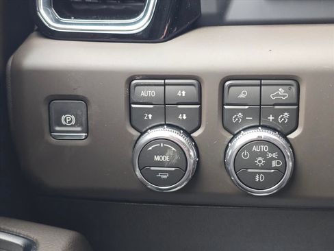 New 2026 GMC Sierra 2500 Denali w/ Denali Reserve Package image 15