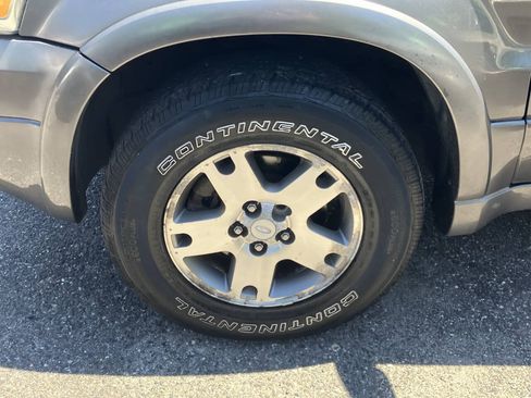 Used 2005 Ford Escape Limited AWD/4WD image 12