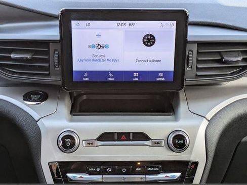 Used 2024 Ford Explorer XLT image 17