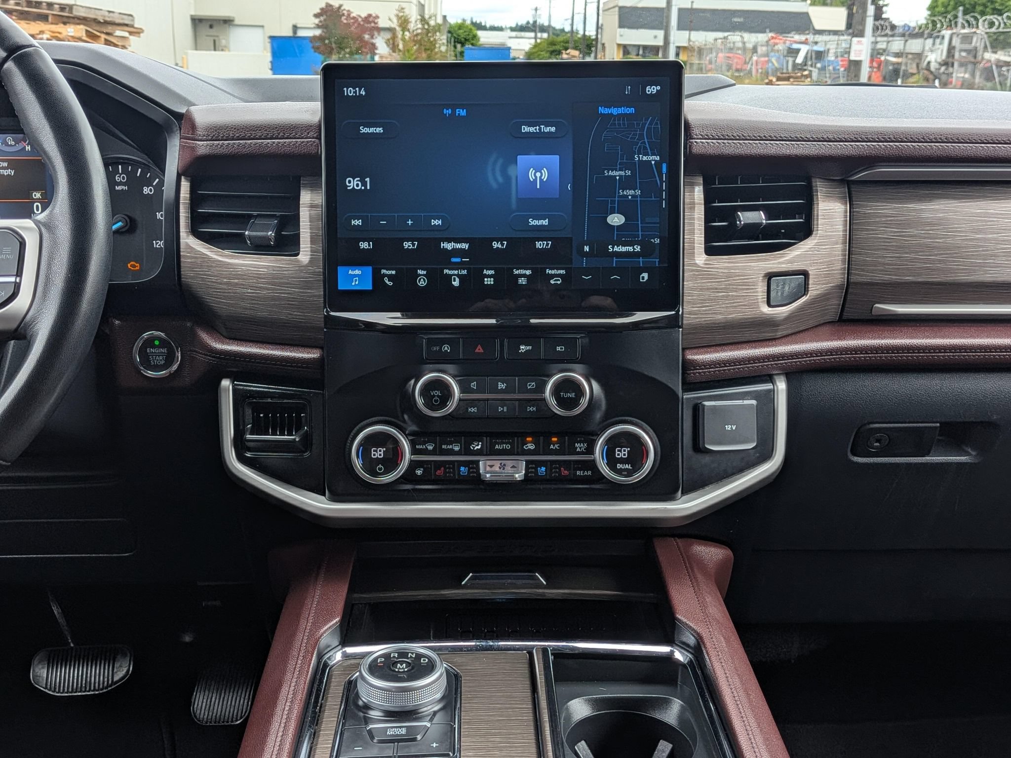 Used 2024 Ford Expedition Limited RWD image 11