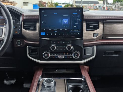 Used 2024 Ford Expedition Limited RWD image 11