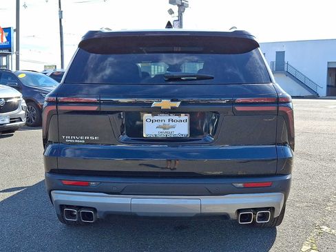 Used 2025 Chevrolet Traverse LT w/ Sun and Wheel Package FWD image 6