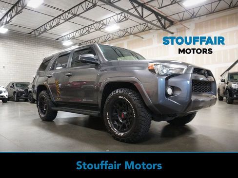 Used 2018 Toyota 4Runner SR5 AWD/4WD image 1