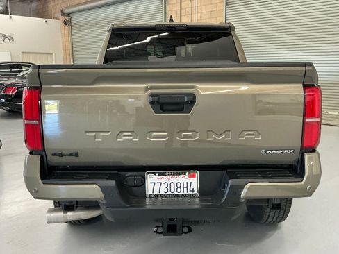 Used 2025 Toyota Tacoma TRD Off-Road w/ TRD Off Road Premium Package image 6