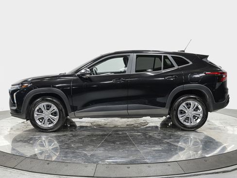 Used 2025 Chevrolet Trax LS FWD image 2