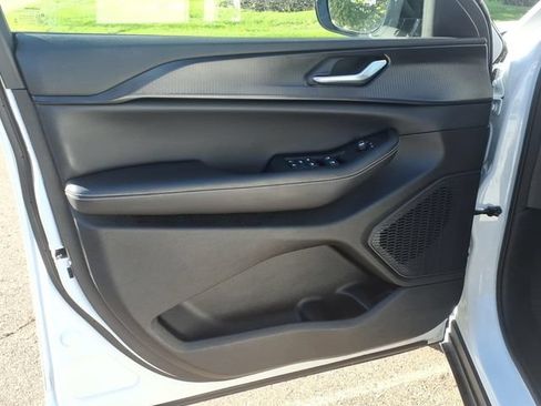 Used 2023 Jeep Grand Cherokee L Laredo AWD/4WD image 8