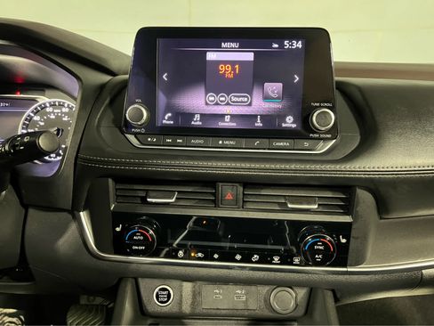 Used 2023 Nissan Rogue SV w/ SV Premium B Package image 10