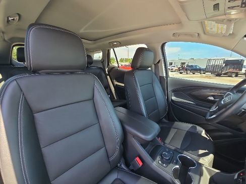 Used 2024 GMC Terrain SLT w/ Tech Package FWD image 21