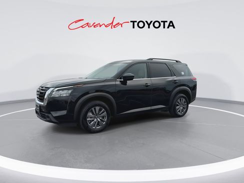 Used 2025 Nissan Pathfinder SV FWD image 4