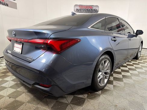 Used 2022 Toyota Avalon XLE image 4