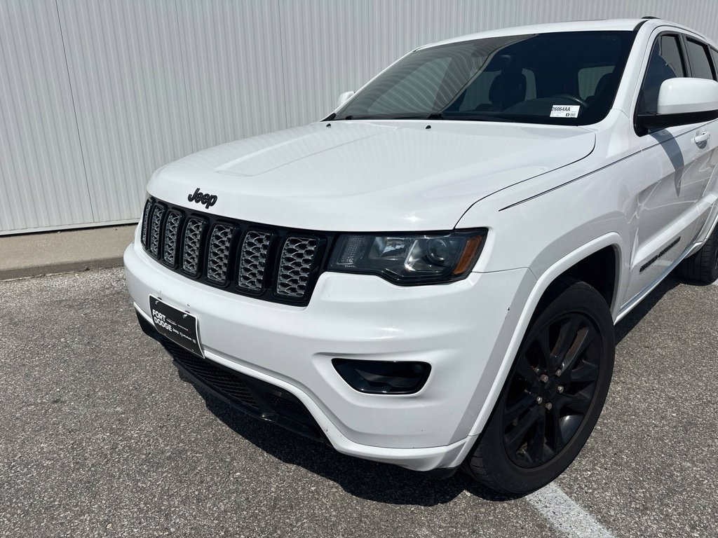 Used 2018 Jeep Grand Cherokee Altitude AWD/4WD image 2
