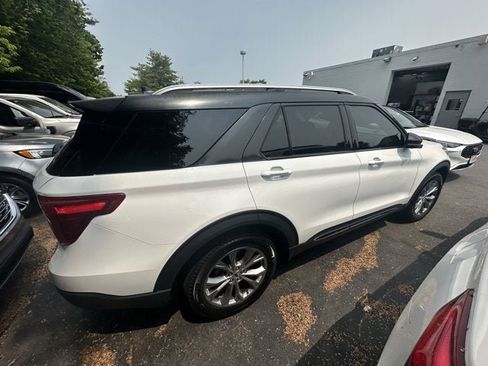 Used 2022 Ford Explorer Limited w/ Equipment Group 301A image 4