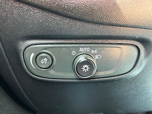 Used 2019 Chevrolet Equinox LT image 10