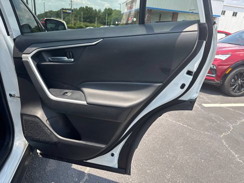 Used 2022 Toyota RAV4 XLE Premium FWD image 17