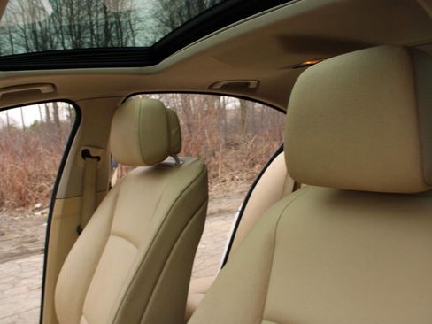 Used 2011 BMW 535i xDrive Sedan image 28