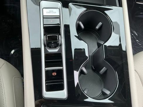 Certified 2024 Volkswagen Atlas SE w/ Black Wheel Package FWD image 26