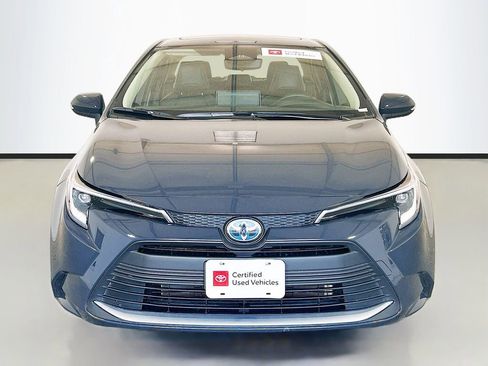 Used 2025 Toyota Corolla XLE FWD image 2