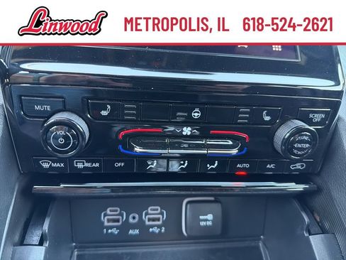 Used 2024 Jeep Grand Cherokee Altitude AWD/4WD image 25