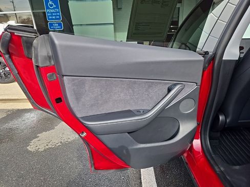 Used 2021 Tesla Model Y Long Range image 37