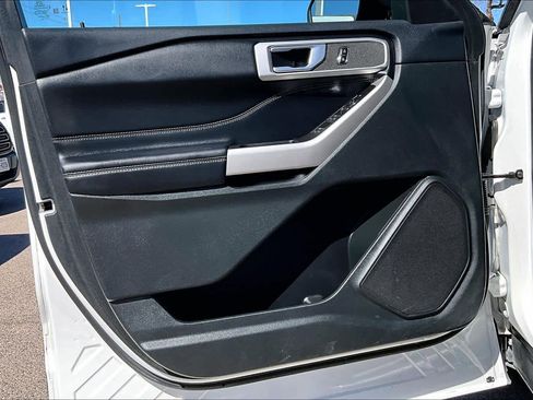 Used 2023 Ford Explorer XLT image 21