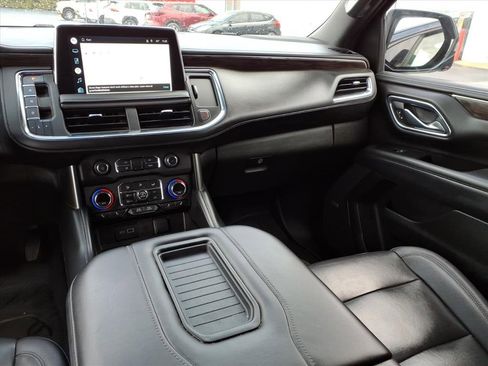 Used 2022 Chevrolet Suburban Z71 w/ Luxury Package image 14