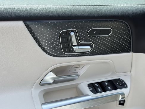 Certified 2025 Mercedes-Benz GLB 250 4MATIC image 17