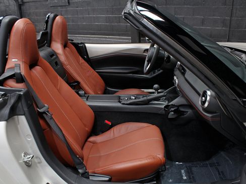 Used 2022 MAZDA MX-5 Miata Grand Touring w/ Weather Package RWD image 47