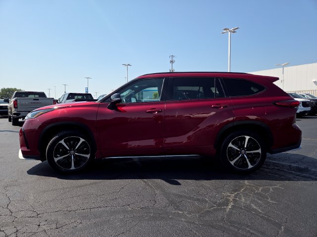 Used 2021 Toyota Highlander XSE AWD/4WD image 14