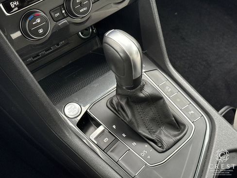 Used 2020 Volkswagen Tiguan SEL image 23