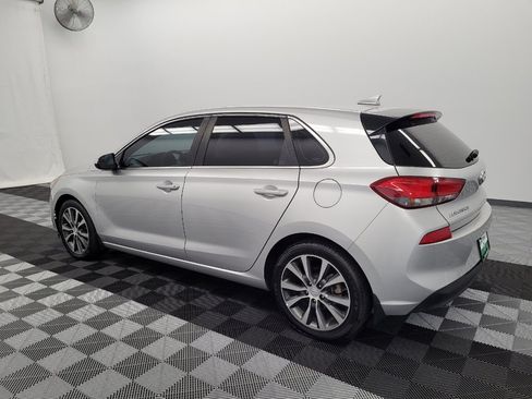 Used 2018 Hyundai Elantra GT FWD image 3