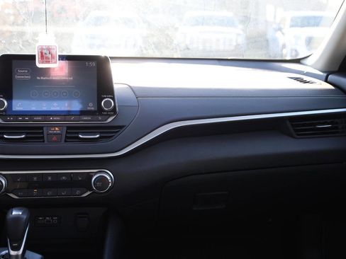 Used 2022 Nissan Altima 2.5 SV w/ SV Premium Package image 24