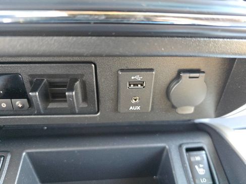Used 2018 Nissan Titan SL w/ Texas Titan Edition AWD/4WD image 45