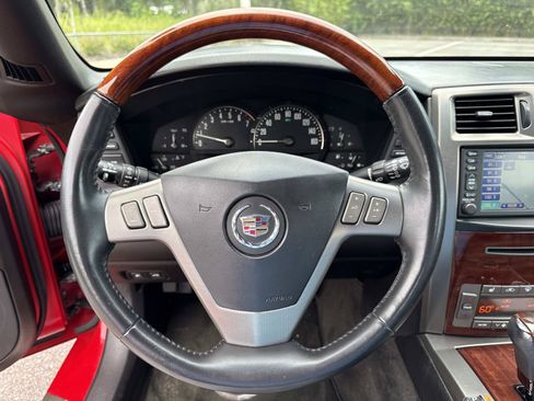 Used 2007 Cadillac XLR RWD image 19