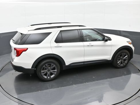 Used 2023 Ford Explorer XLT w/ Equipment Group 202A AWD/4WD image 33