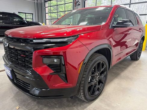 Used 2026 Chevrolet Traverse RS w/ LPO, Floor Liner Package AWD/4WD image 5