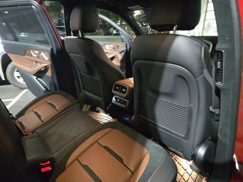 Used 2025 Mercedes-Benz GLS 63 AMG 4MATIC image 11