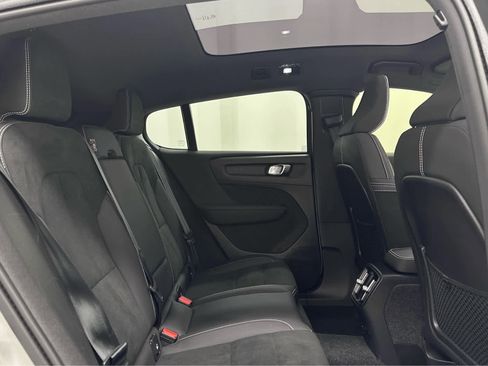 Used 2023 Volvo C40 P8 Recharge Ultimate w/ Protection Package Premier image 21