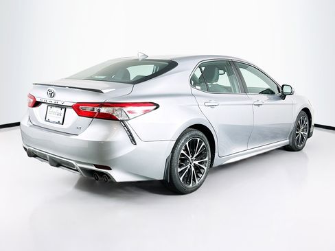 Used 2020 Toyota Camry SE w/ Convenience Package FWD image 9