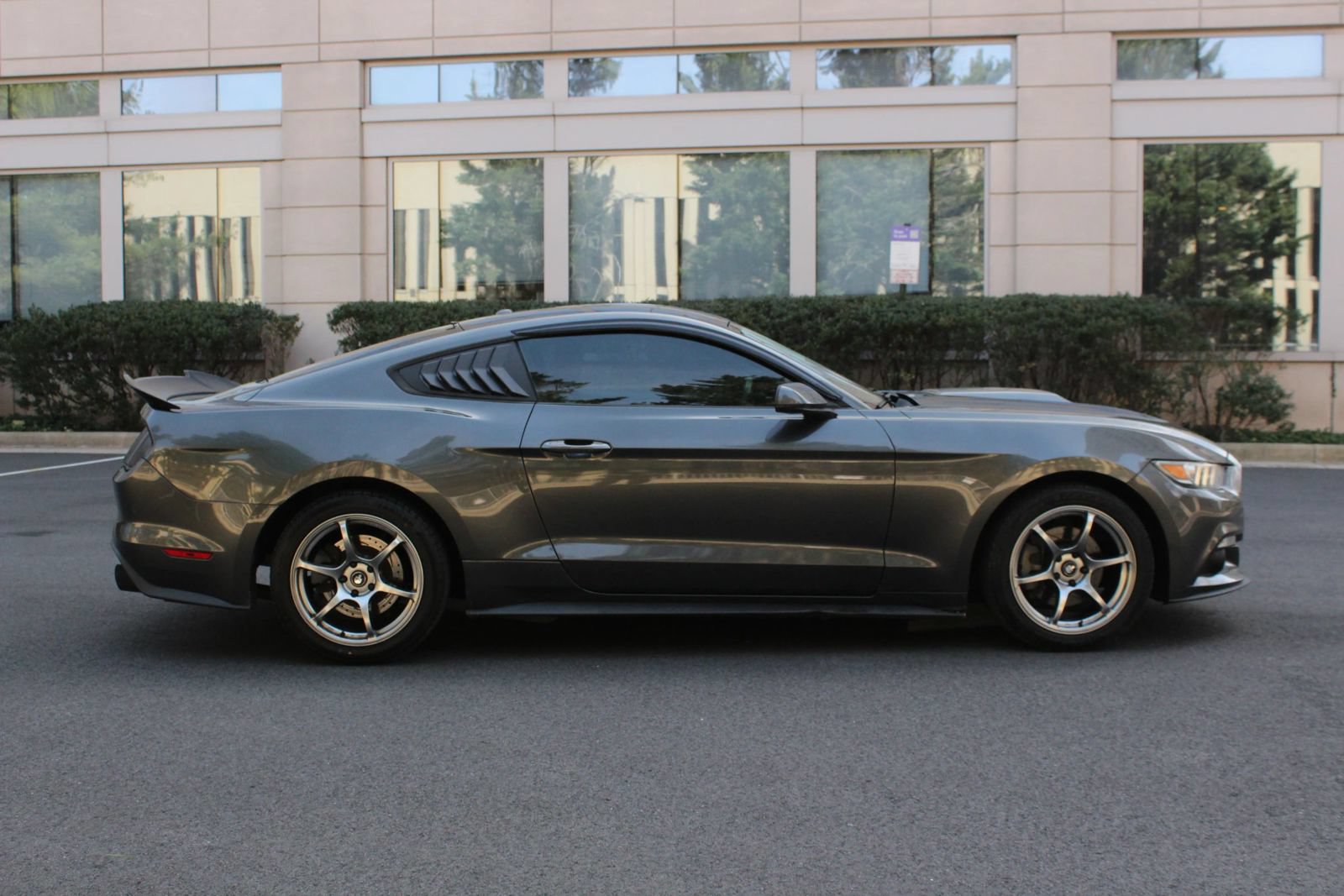 Used 2016 Ford Mustang Premium RWD image 6