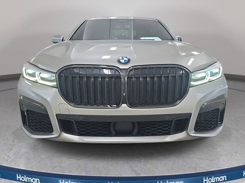 Used 2022 BMW 740i w/ M Sport Package image 3